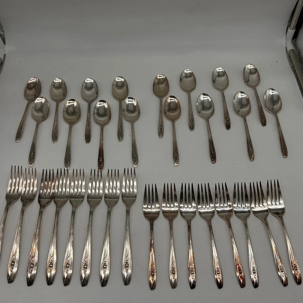 Silver Tulip by International Silver Silver Plate Flatware 56 Piece Set